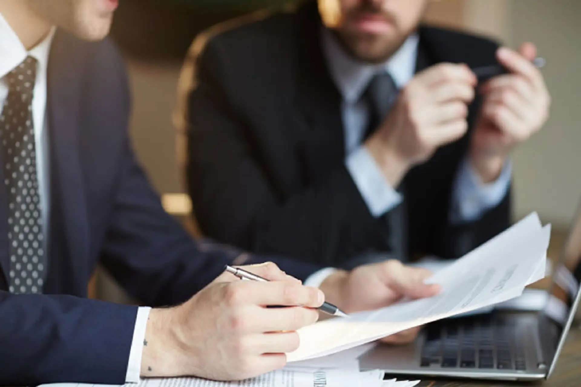 A business owner working with a social media marketing professional in Montgomery County, TN.